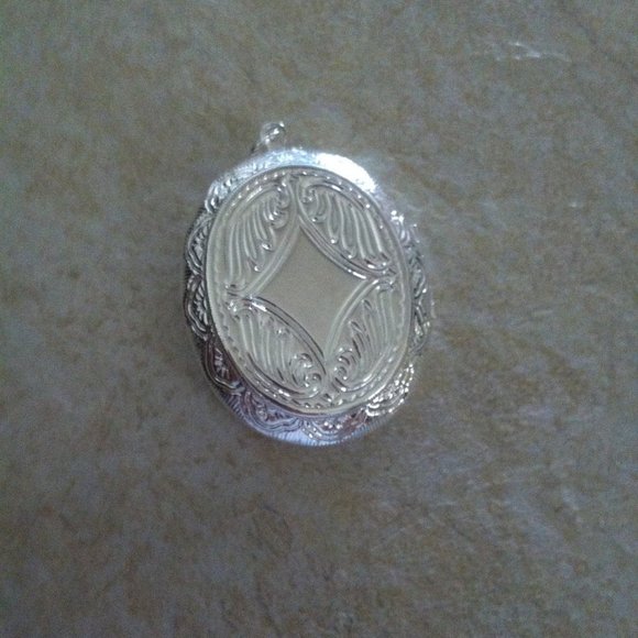 Aphrodite Roman Goddess Locket Necklace Chariot - Picture 3 of 4